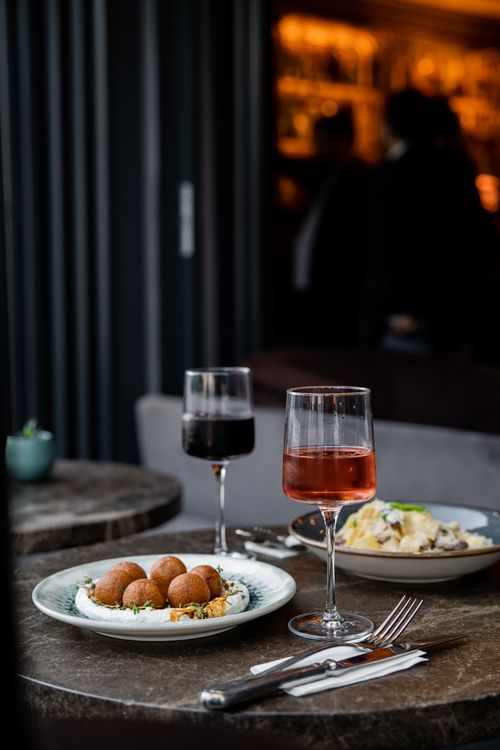 Free A luxurious dining table setup with wine and gourmet dishes in a stylish Istanbul restaurant, perfect for a fine dining experience. Stock Photo