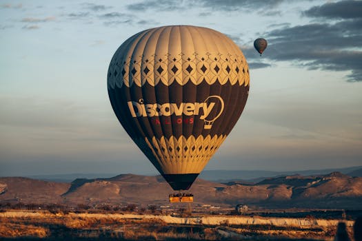 A captivating hot air balloon flight over the scenic landscapes of Cappadocia at sunrise in Türkiye.