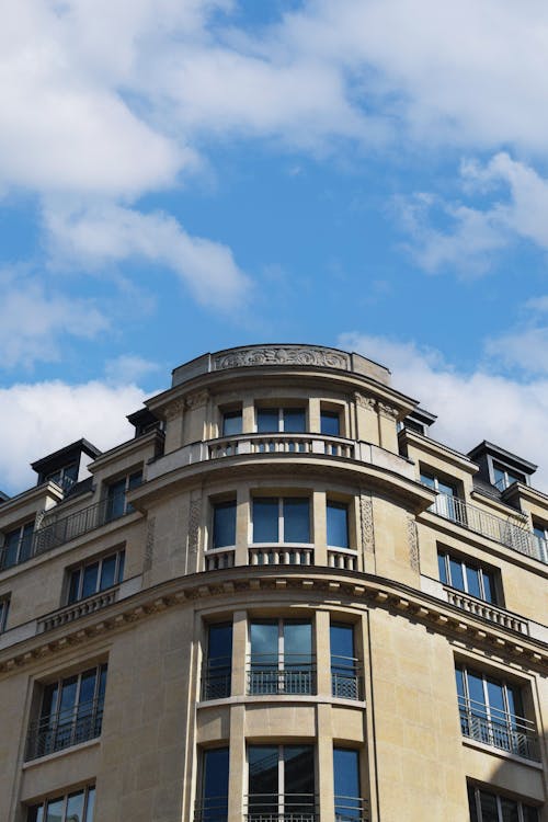 Kostenloses Stock Foto zu architektur, blauer himmel, draußen
