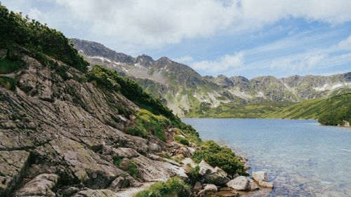 Free Breathtaking summer landscape featuring mountains and a serene lake in the Tatra Mountains. Stock Photo