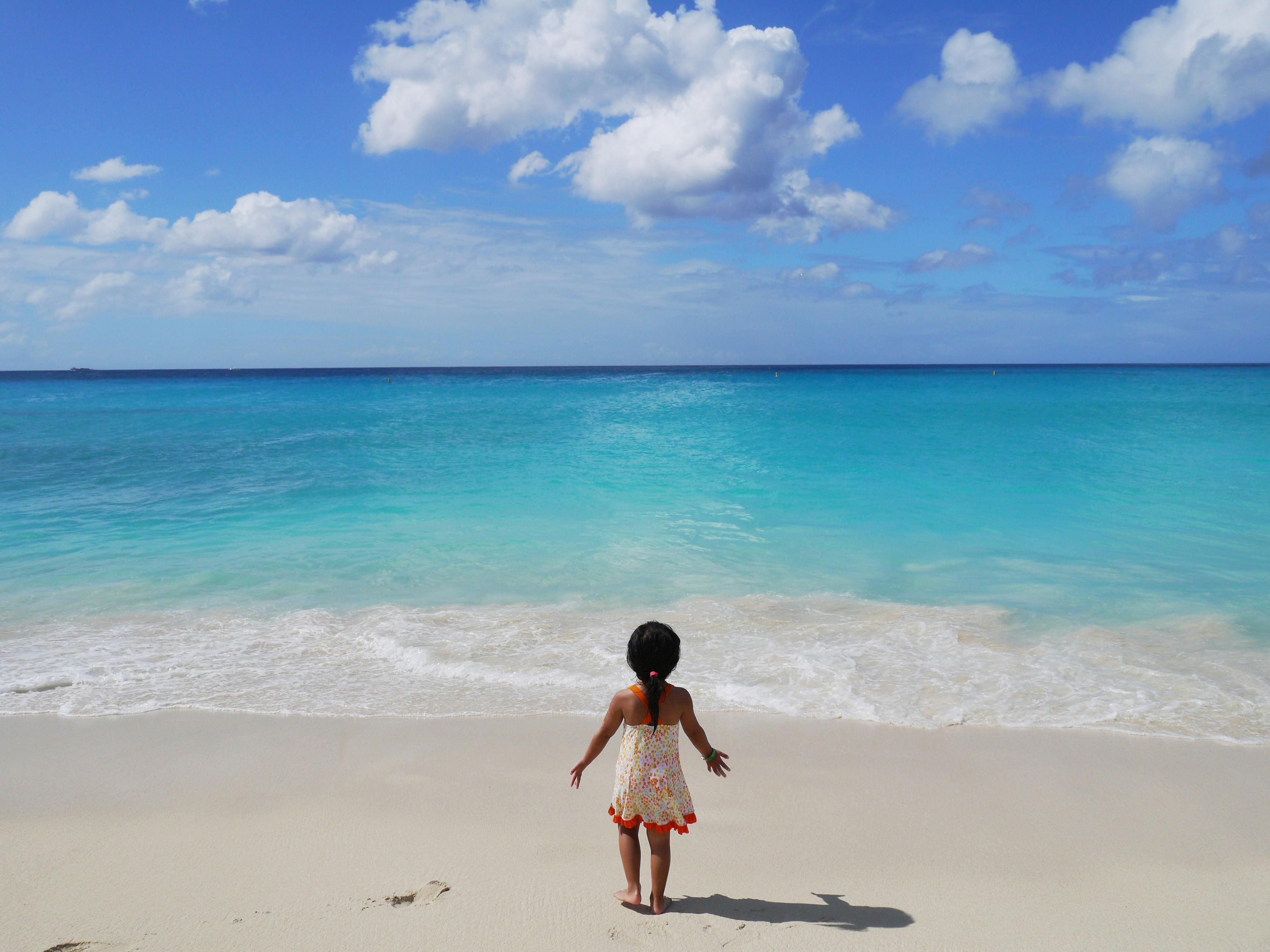 ビーチ 夏 女の子の無料の写真素材