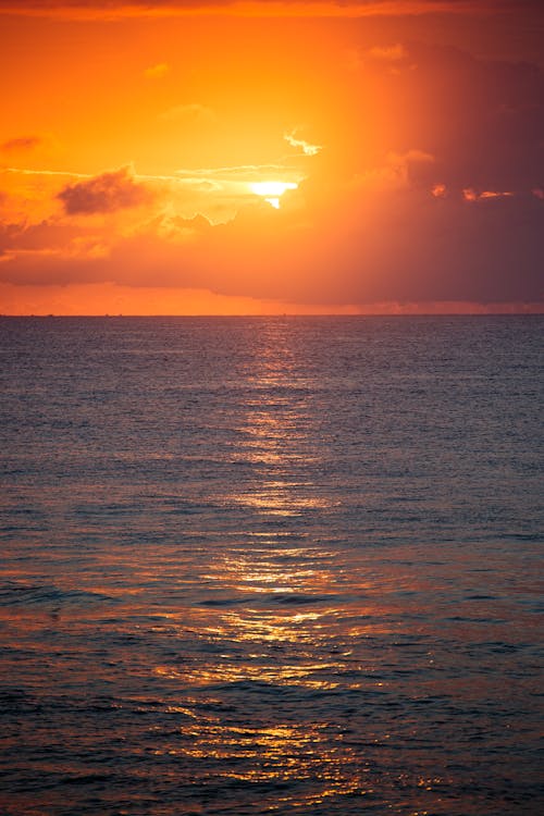 Free Photo of Calm Body of Water during Golden Hour Stock Photo