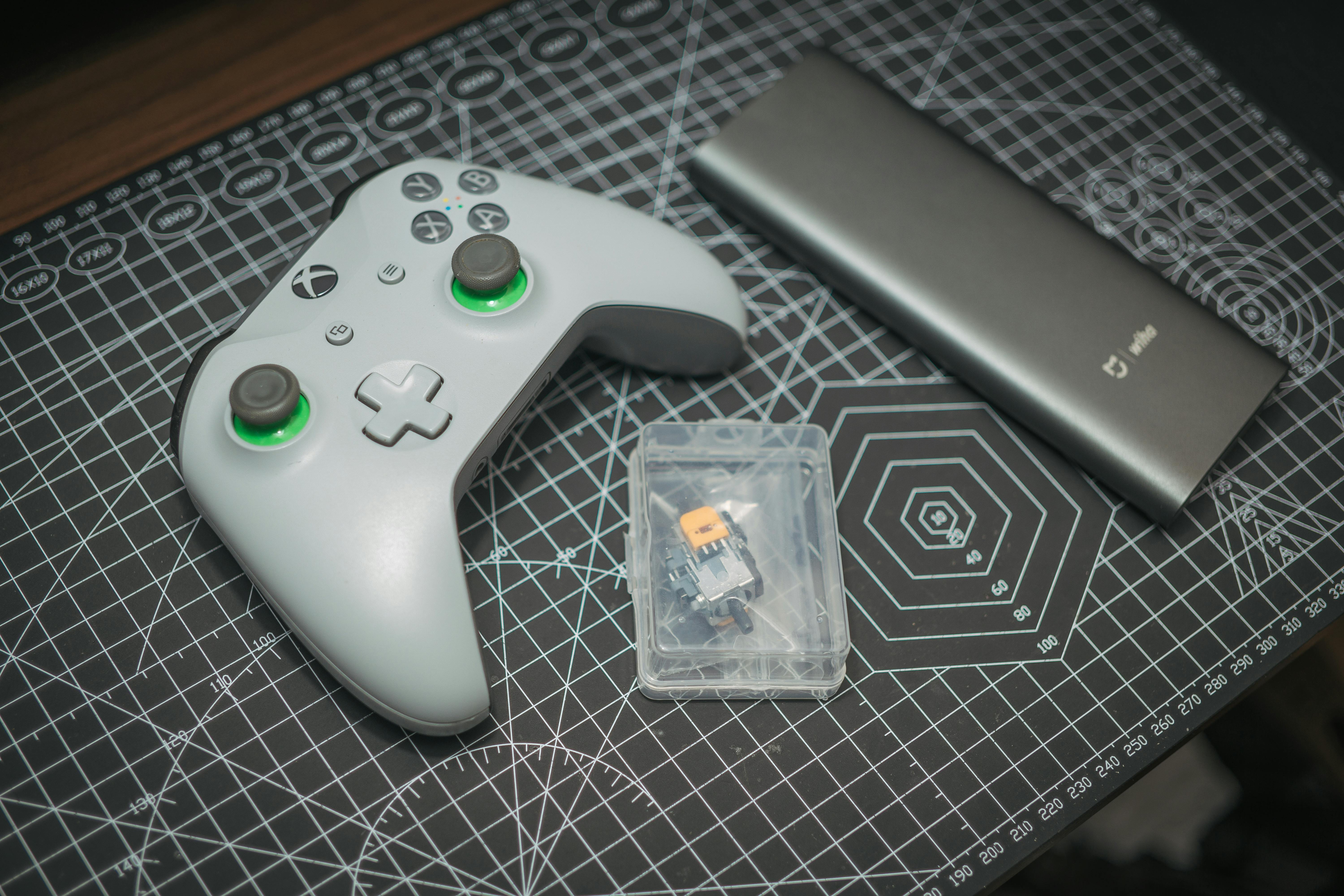 Best gaming desk: my picks for expanding and optimizing your setup — Photo by FOX ^.ᆽ.^= ∫ on Pexels