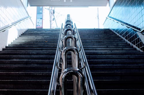 Kostenlos Niedrige Winkelansicht Der Treppe Stock-Foto