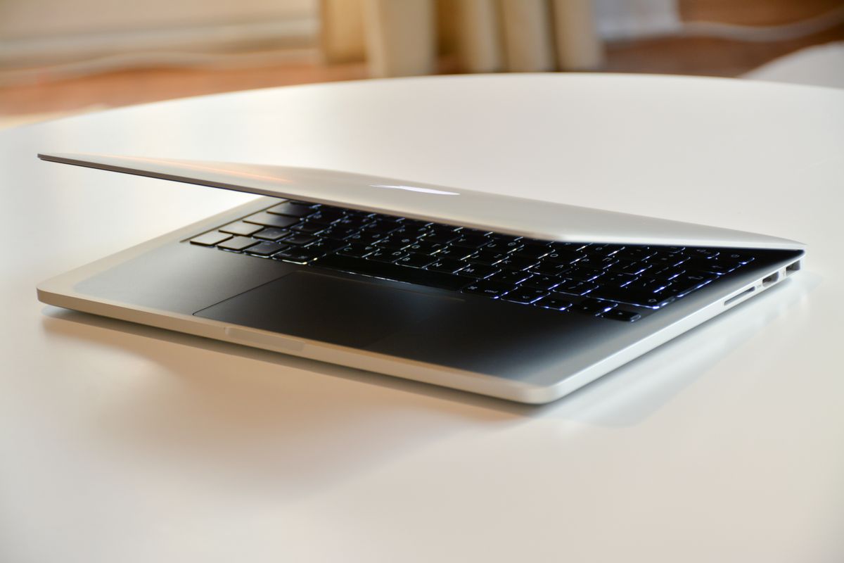 MacBook Air M1 — 8 GB / 256 GB alternate view