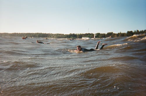 Pessoas Surfando