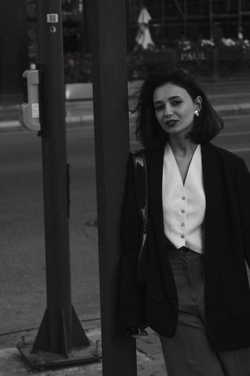 Free Elegant woman posing in a city setting, showcasing modern fashion in Baku, Azerbaijan. Stock Photo
