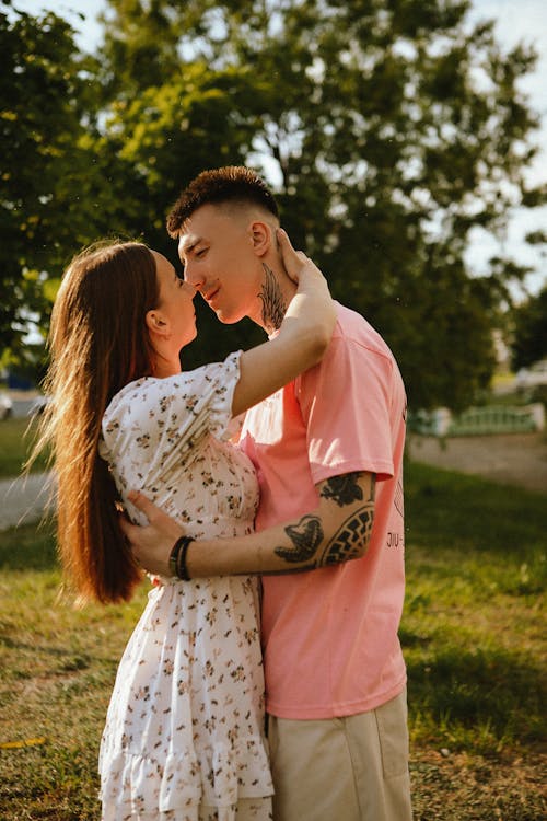 A young couple kissing in the park