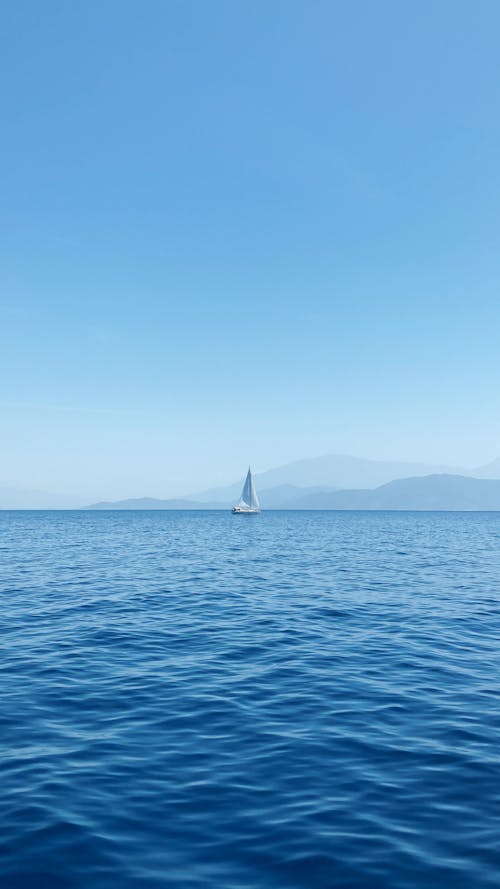 Akdeniz, dağlar, deniz içeren Ücretsiz stok fotoğraf