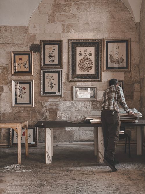 Free A craftsman working in a traditional art workshop with stone walls in Mardin, Türkiye. Stock Photo