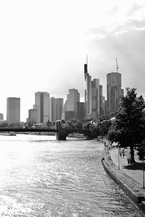 A black and white photo of a city skyline
