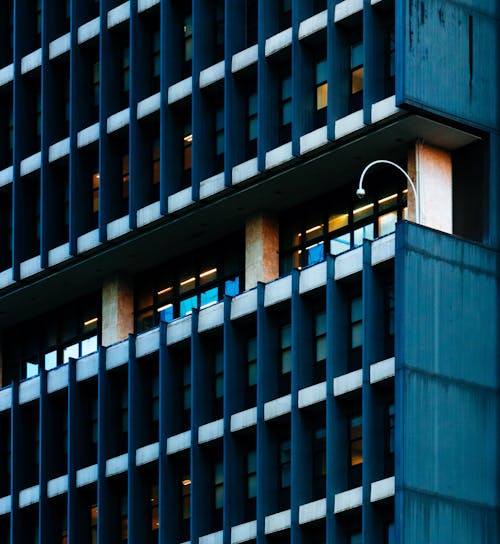 Fotografia Arquitetônica De Um Edifício Azul E Branco