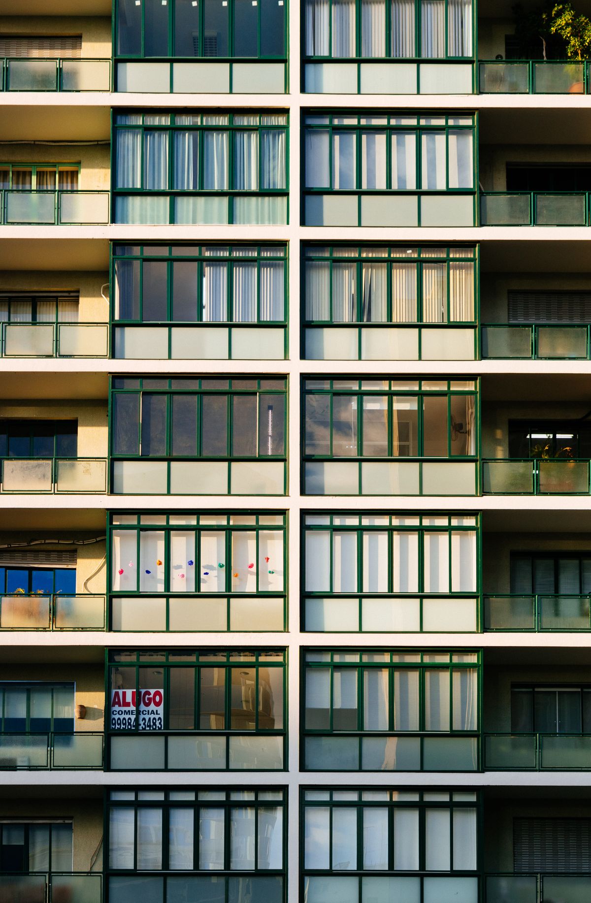 Façade d'immeuble résidentiel moderne