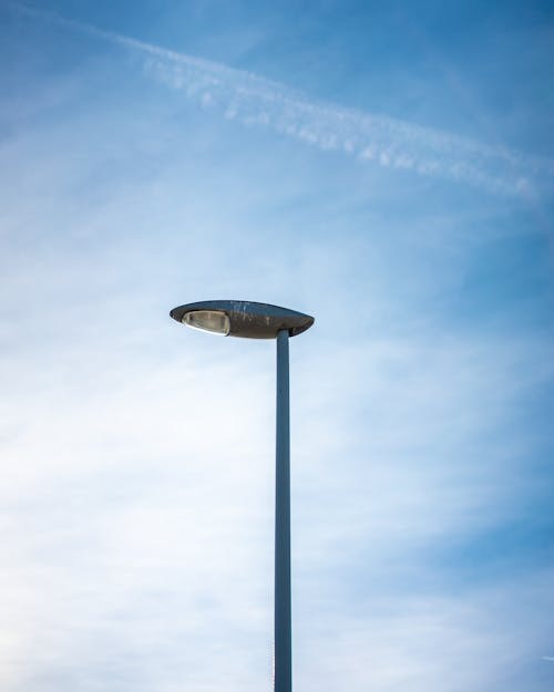 Fotobanka s bezplatnými fotkami na tému pouličná lampa, silueta, stĺp osvetlenia