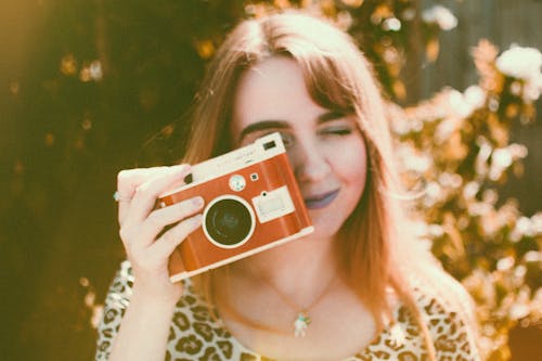 Free Photo of Woman Holding Compact Camera Stock Photo