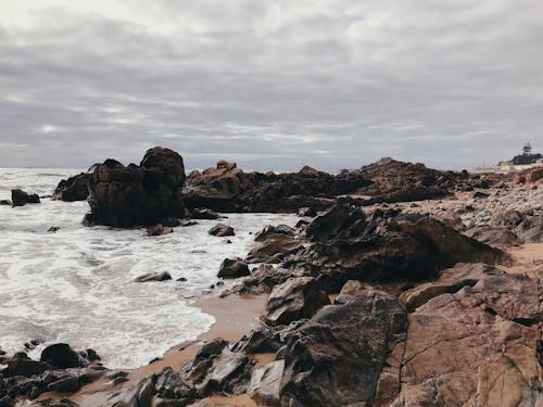 Foto Pantai Berbatu