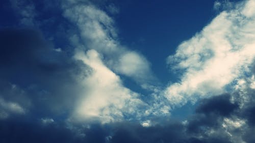 Gratis Nubes En El Cielo Azul Foto de stock