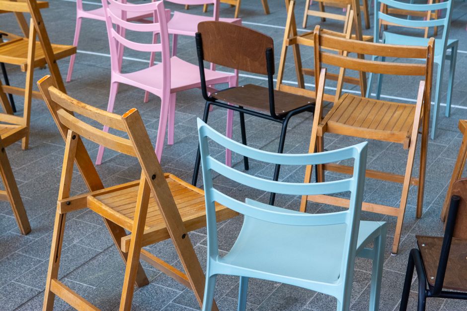 Finding the Perfect Fit: A Comprehensive Guide to Folding Chairs for Multipurpose Rooms Person sitting in a modern folding chair in a multipurpose room