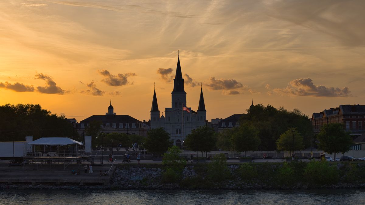Best Restaurant Freebies in New Orleans, LA: 2026 Local Guide