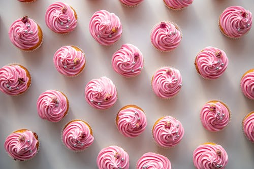 Gratis stockfoto met cupcakejes, lekkernij, roze crème