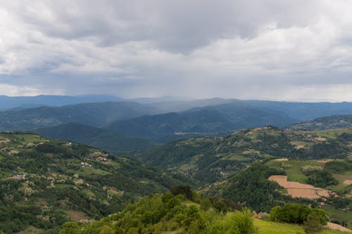 Kostnadsfri bild av åkermark, berg, bergsutsikt