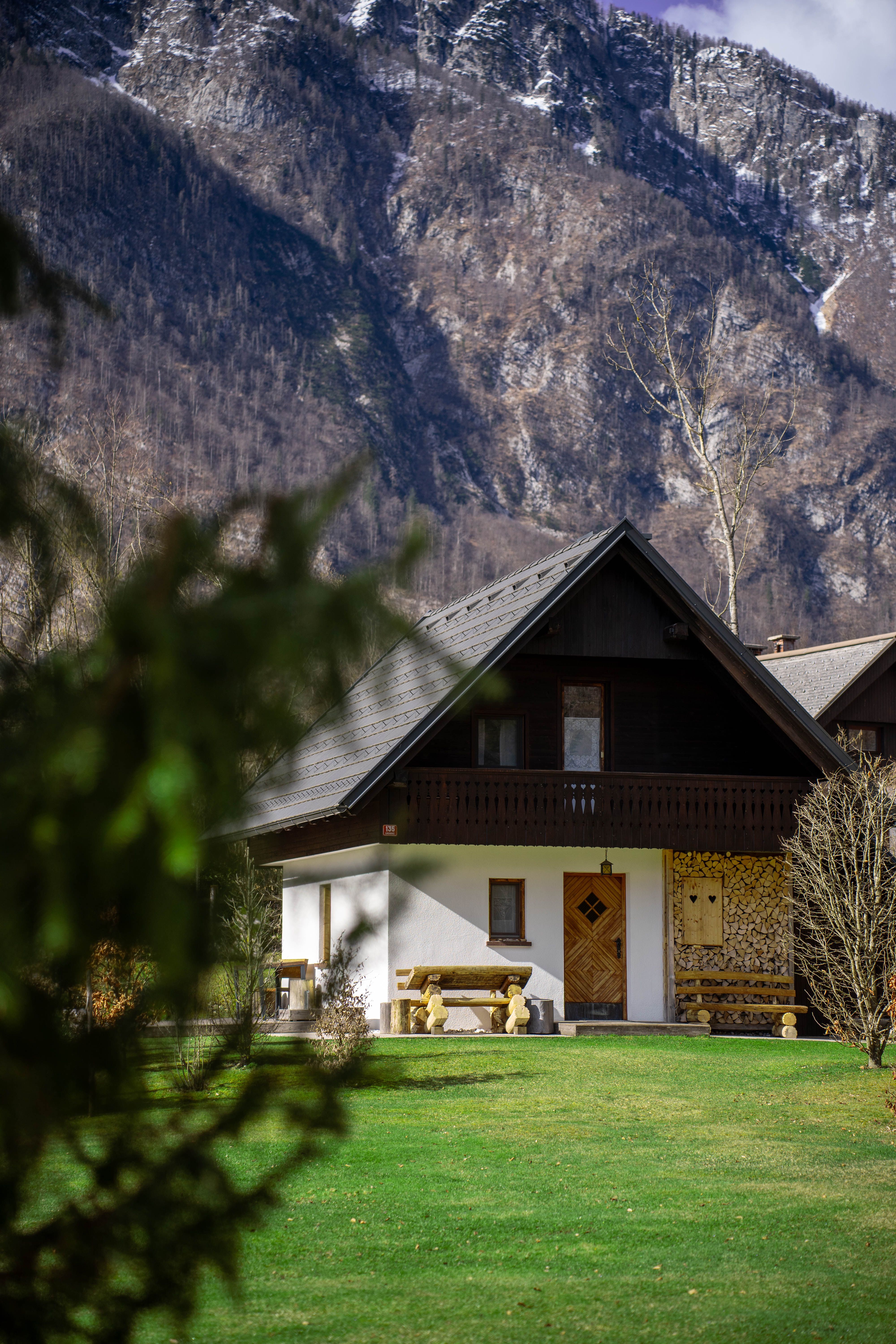 House in Mountains · Free Stock Photo
