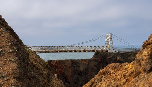 Free Scenic view of a suspension bridge connecting cliffs over the ocean in Sausalito, California. Stock Photo