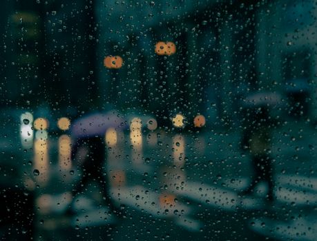 View of Chicago city street with raindrops on window, capturing a rainy urban atmosphere.