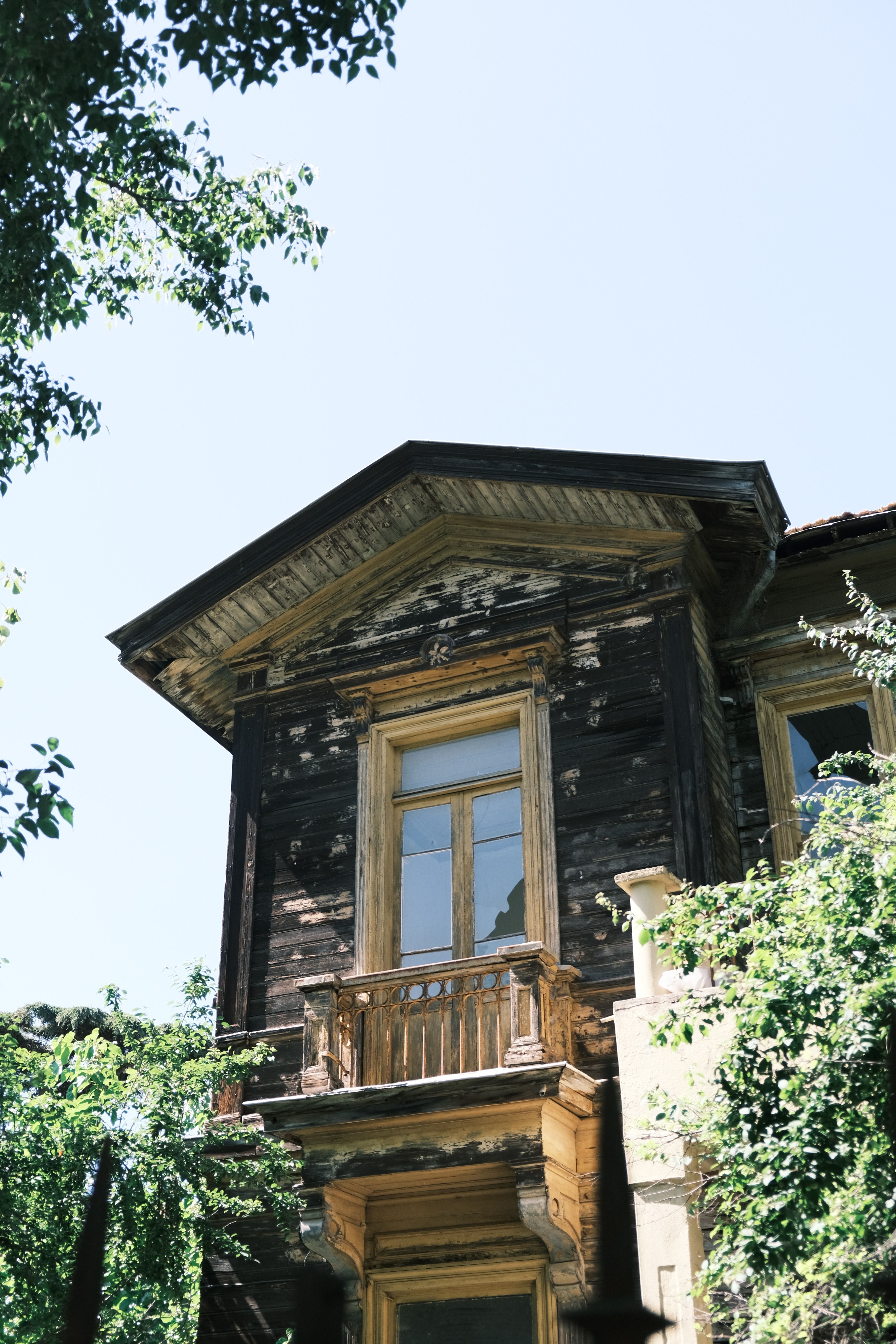 Building Exterior of an Old Wooden House · Free Stock Photo
