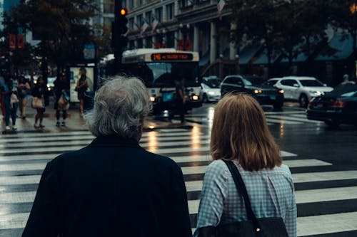 Foto profissional grátis de 50 mm, adulto, apuro