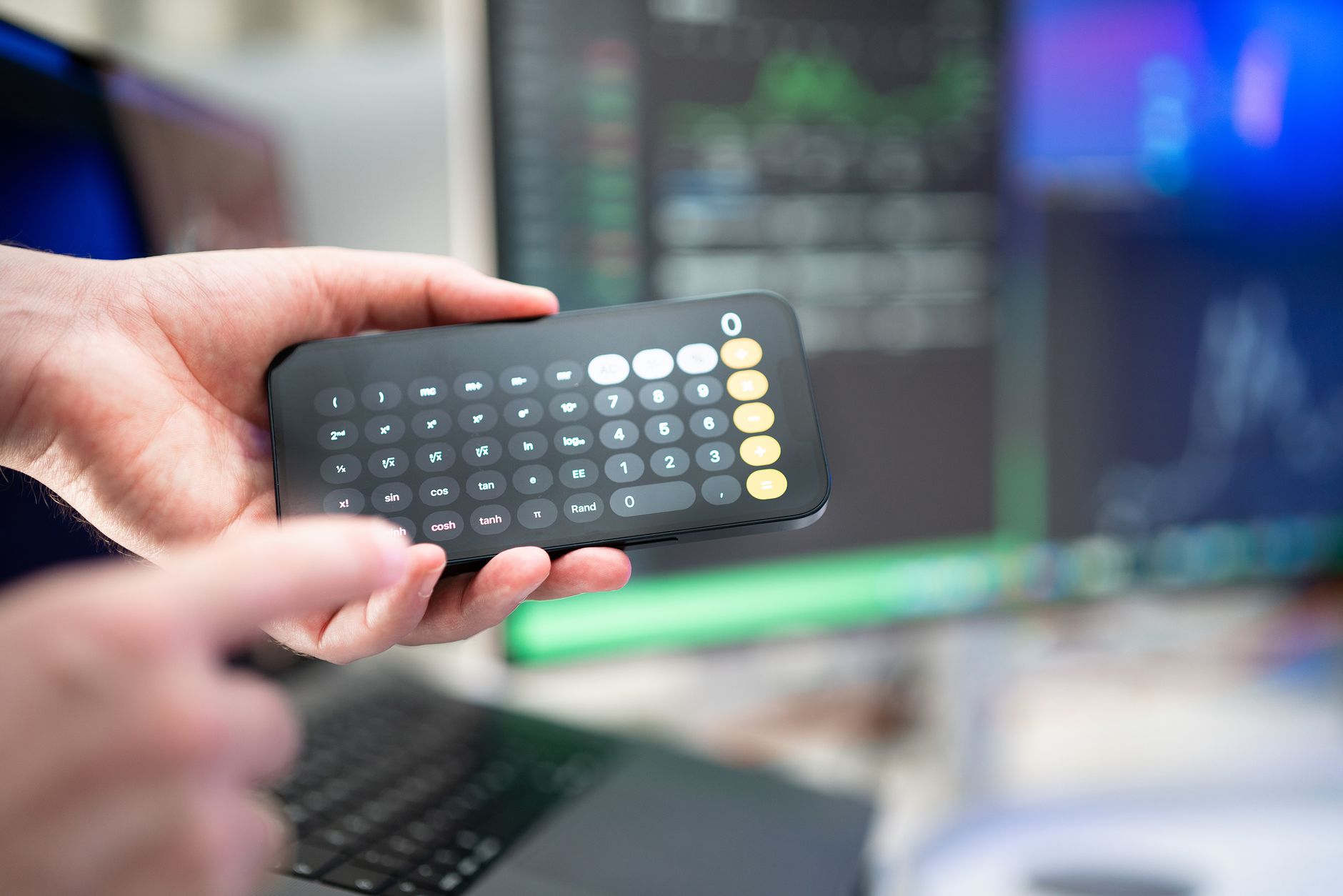 A smartphone displaying decimal football odds beside a calculator and budget notebook