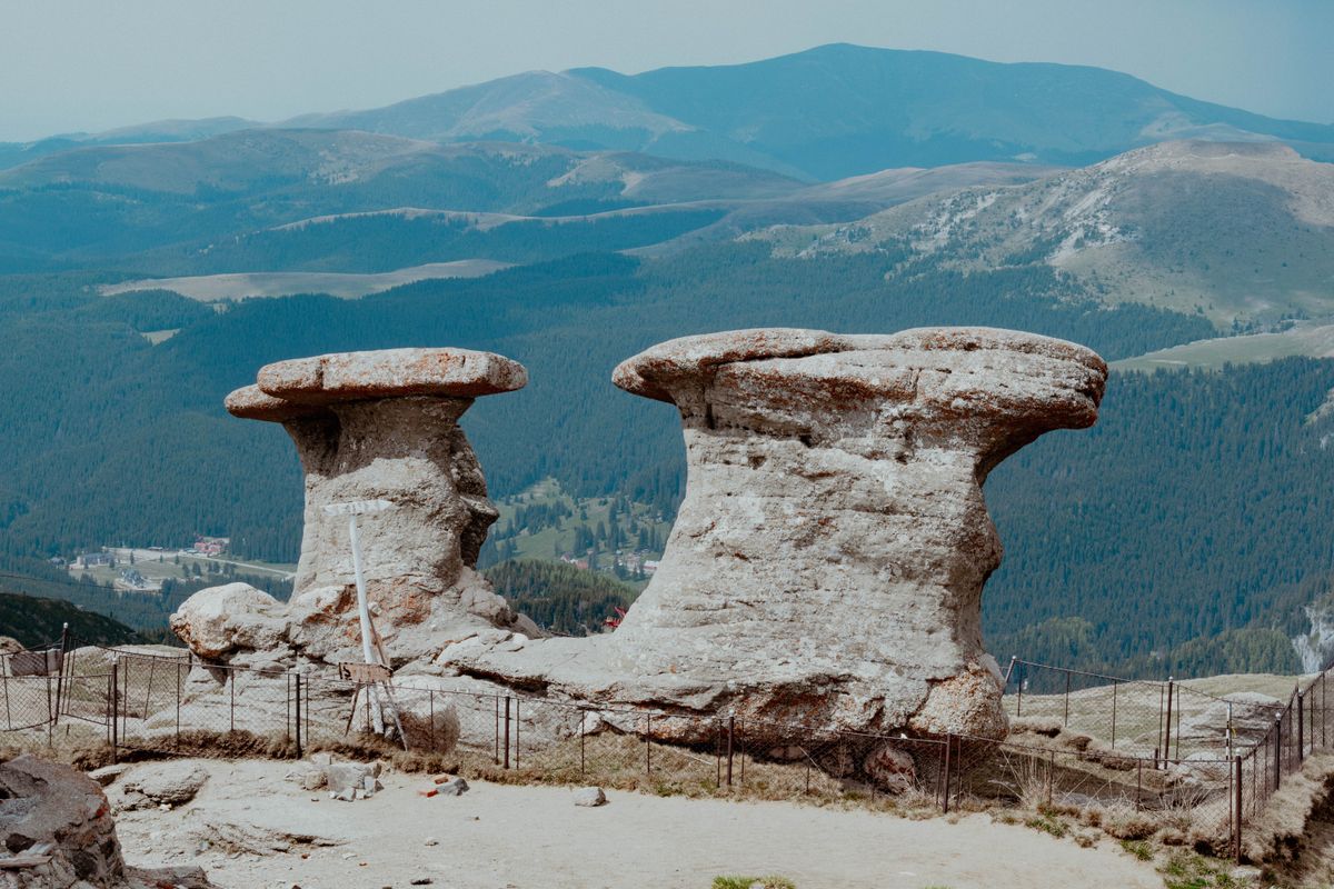 Unde te cazezi în Bușteni - Sfinxul din Bucegi, sus la Babele