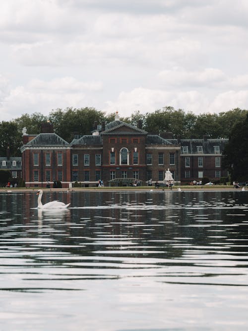 A large building in the distance with a large lake in the middle
