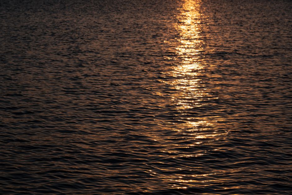 minimalistic amber-toned horizon representing clarity minimalistic amber-toned horizon representing clarity