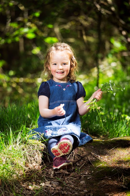 Free Photo of a Little Girl Sitting on Grass Stock Photo