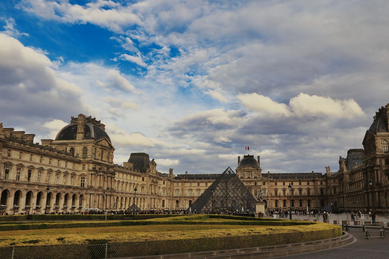 Un an après le casse du Louvre : état des lieux de l’enquête
