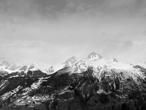 Gratuit Vue Panoramique Sur Les Montagnes Aux Sommets Enneigés Contre Le Ciel Photos