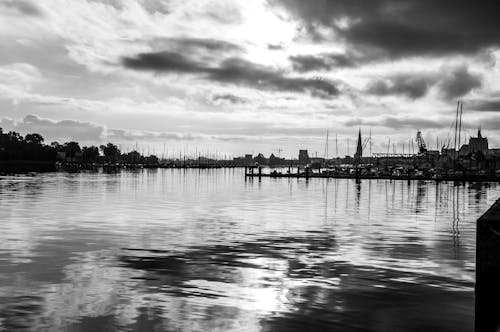 Kostenloses Stock Foto zu boot, dämmerung, fluss