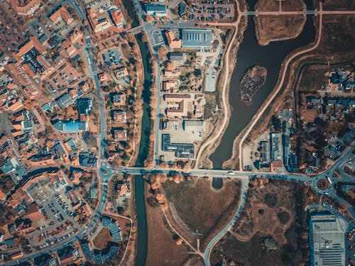 Luchtfoto Fotografie Van Gebouwen In De Buurt Van Waterlichaam