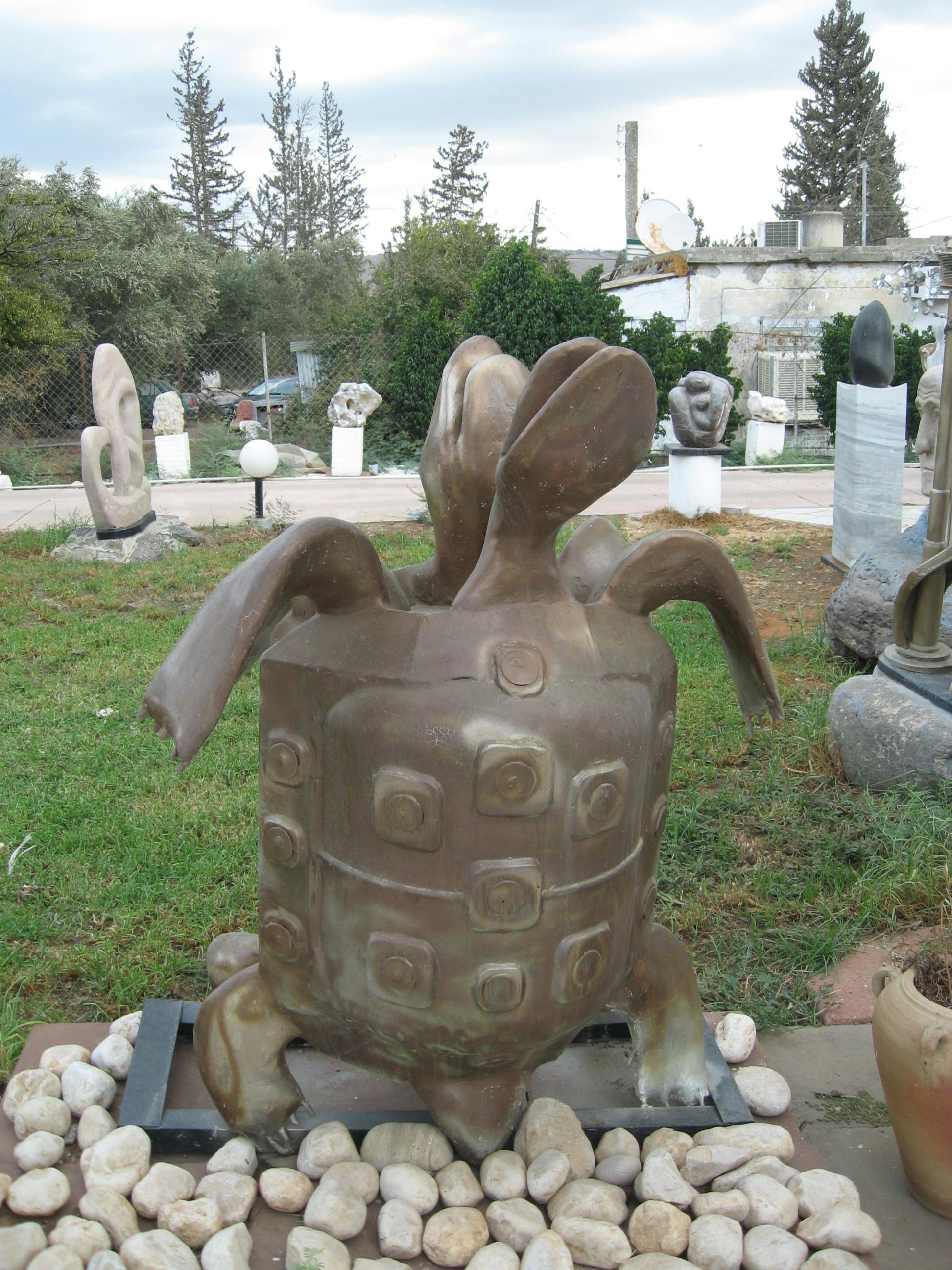 Statues in Park · Free Stock Photo