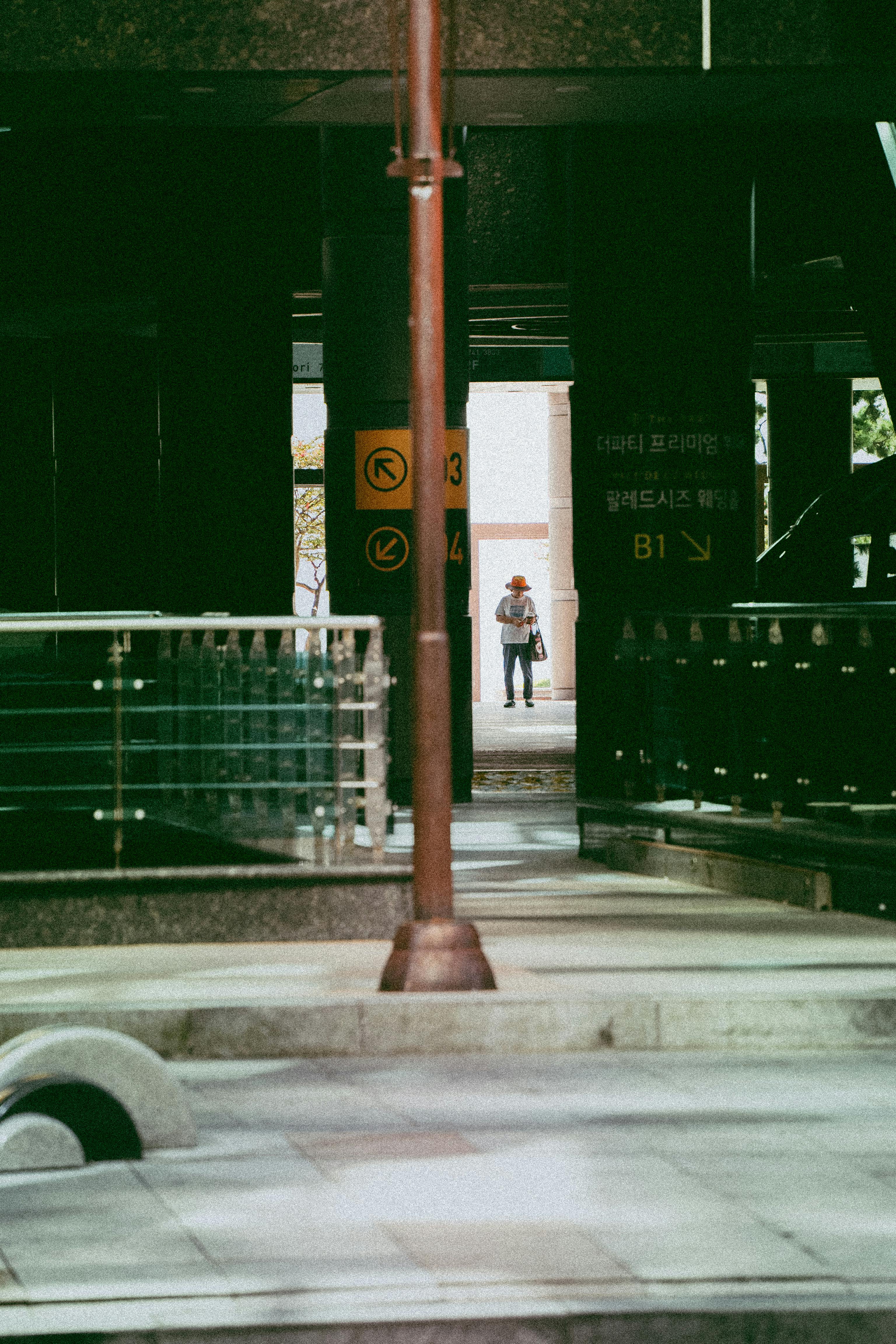 grátis Foto profissional grátis de aço, andando, ao ar livre Foto profissional