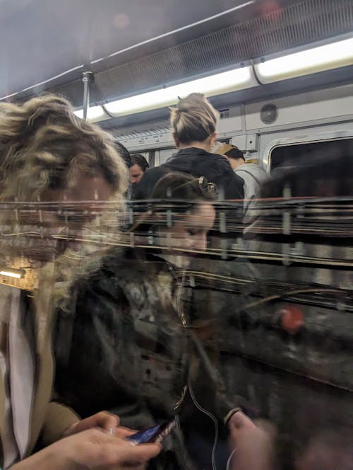 Imagine de stoc gratuită din effet miroir, femei, métro parisien