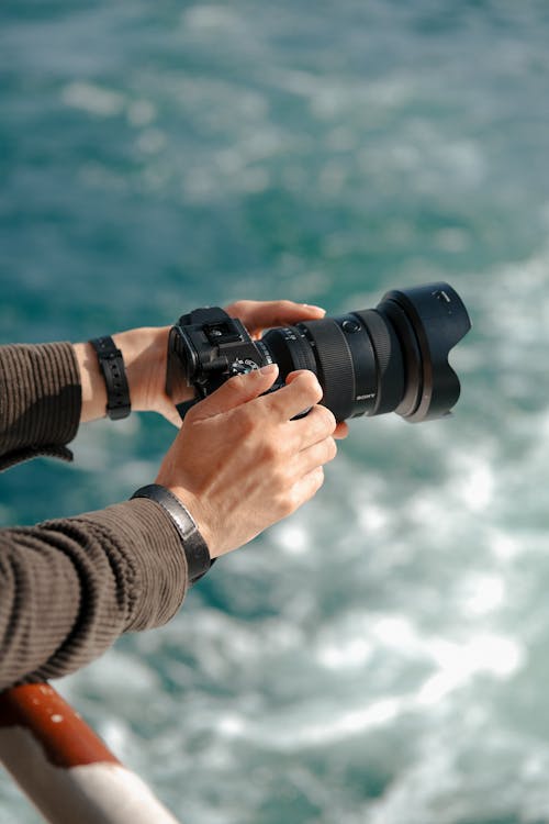 남자, 디지털 카메라, 렌즈의 무료 스톡 사진
