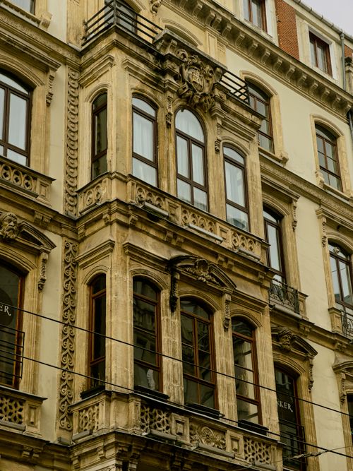 Free Detailed view of traditional Beyoğlu architecture in İstanbul, capturing historical elegance. Stock Photo