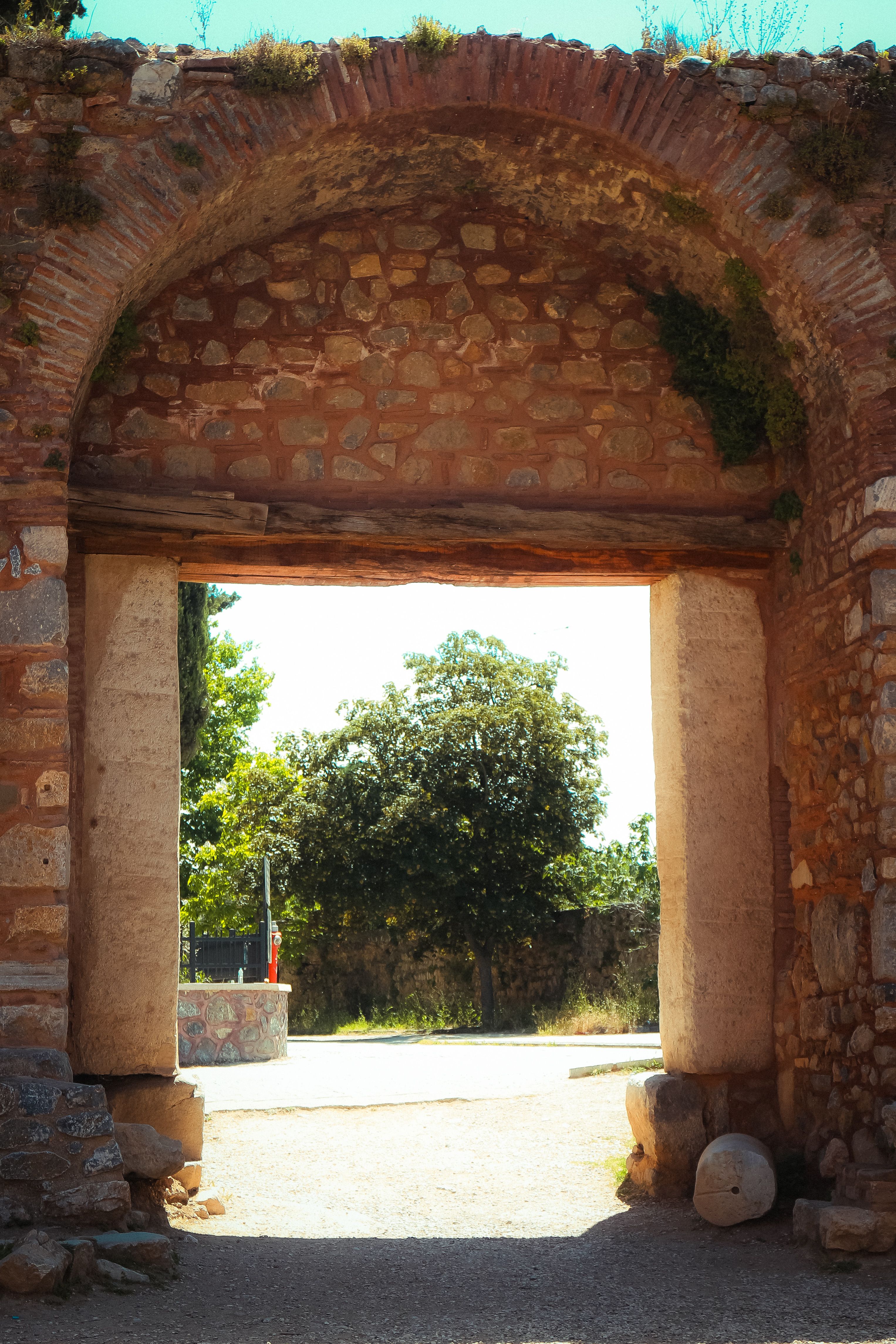 Gate in Ancient Ruins · Free Stock Photo