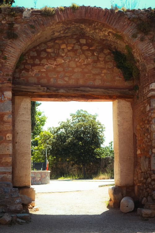 Gate in Ancient Ruins · Free Stock Photo