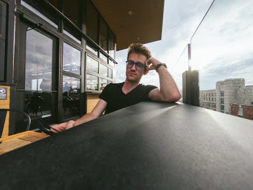 Základová fotografie zdarma na téma balkon, brýle, čekání