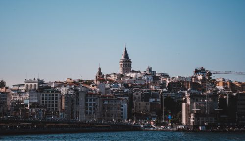 Free Captivating skyline of Istanbul with the iconic Galata Tower under a clear blue sky. Stock Photo