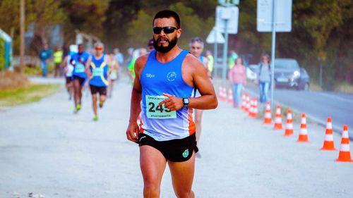 Free Focused male athlete running a marathon on a sunny day, showcasing endurance and determination. Stock Photo