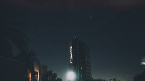 Immagine gratuita di edificio, hotel, notte